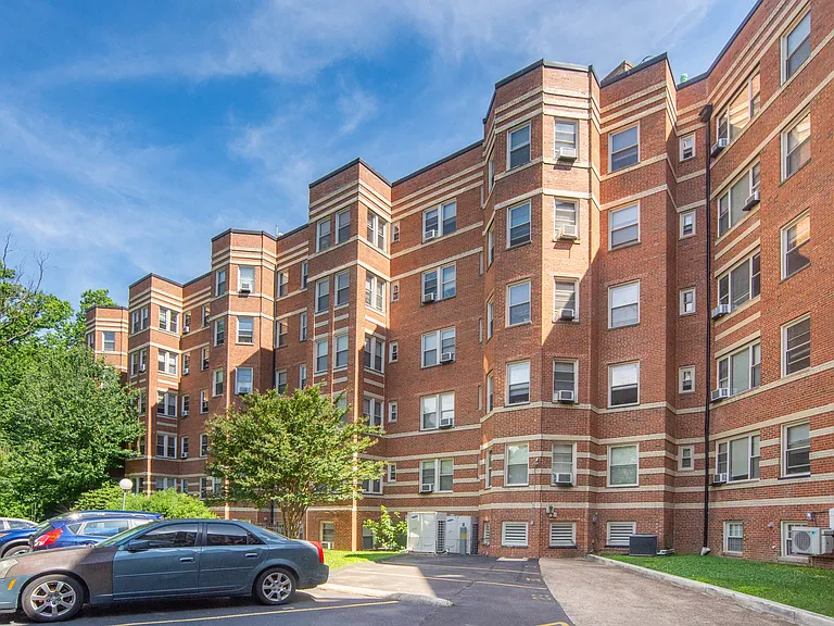 Sedgwick Gardens Apartments — Photo 17