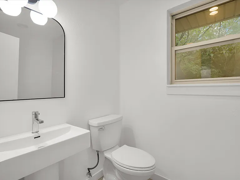 1127 Hillcrest St — Photo 14