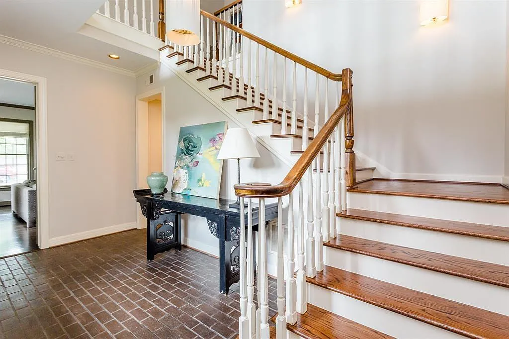 5 bed, 4.5 bath, 4670 sqft, $11,500 — Photo 2