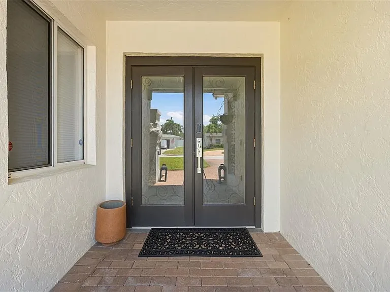 141 Giralda Blvd NE — Photo 2