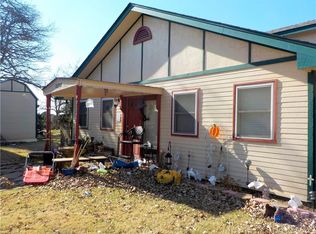 10705 Cedarwood St, Hinton, OK 73047