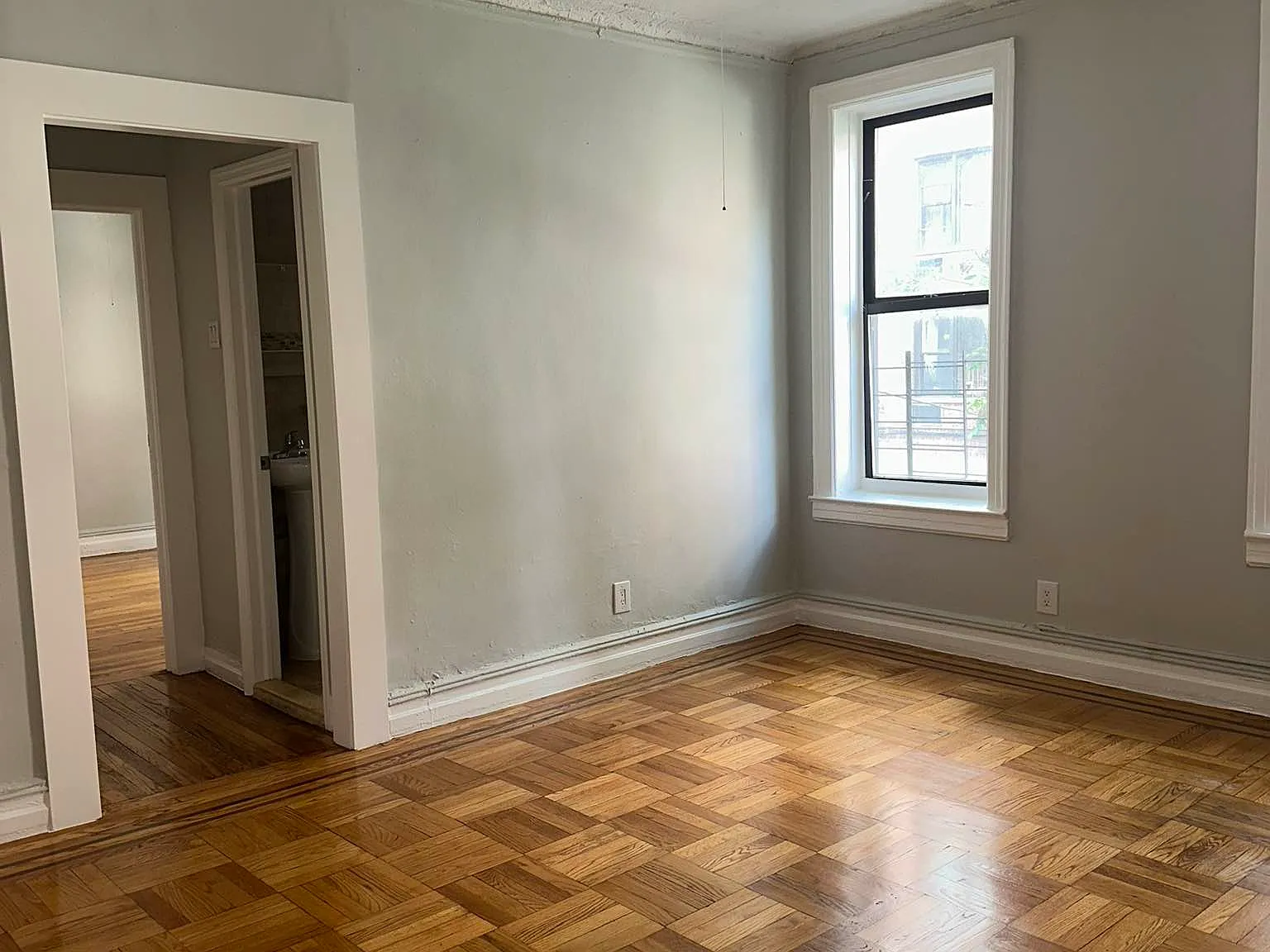 287 Linden Boulevard — Photo 4