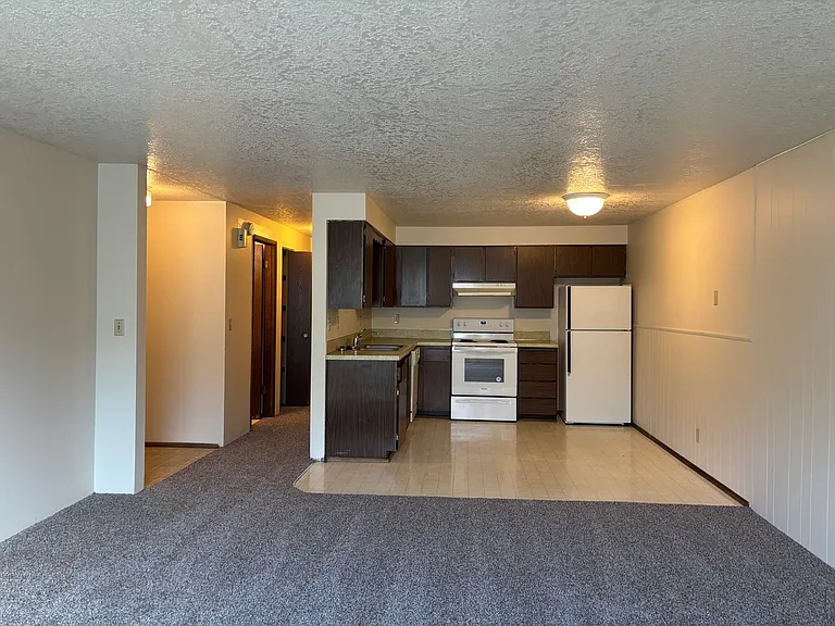 2936 Willamette St — Photo 6