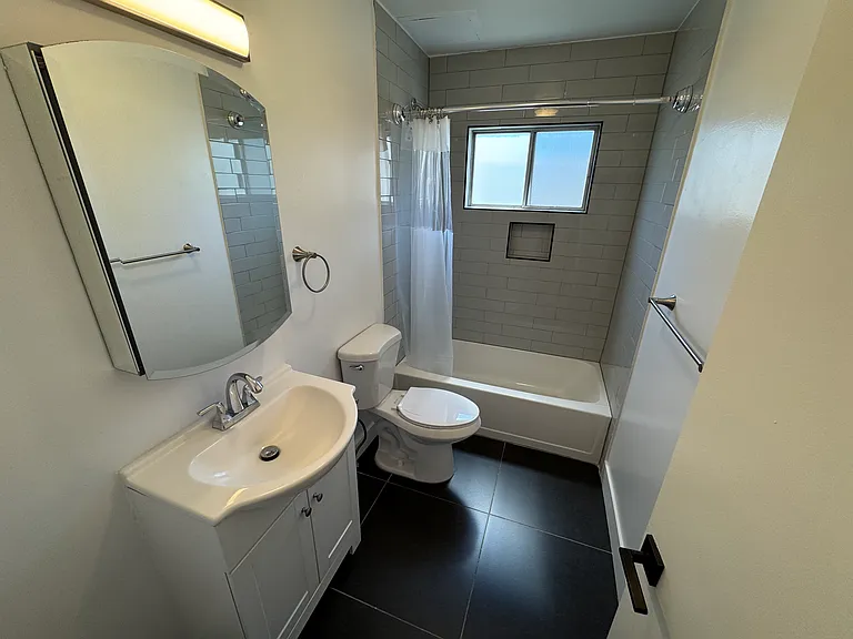 5068 Franklin Ave — Photo 12