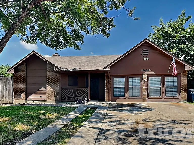 10008 Buffalo Grove Rd — Photo 1