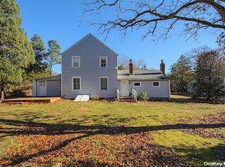 65 Old Riverhead Rd, Hampton Bays, NY 11946