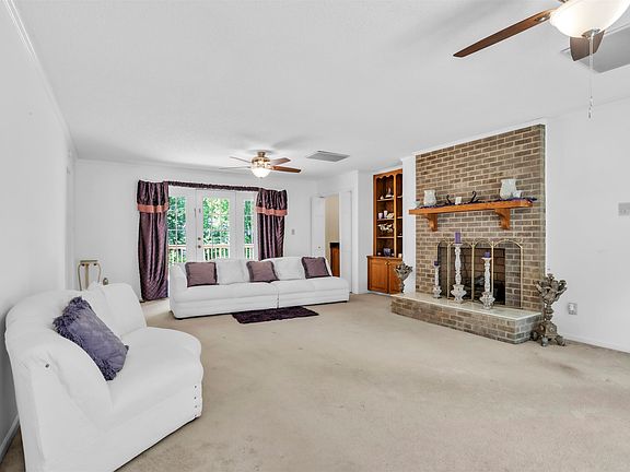 5th image of 107 S Pointe Ct