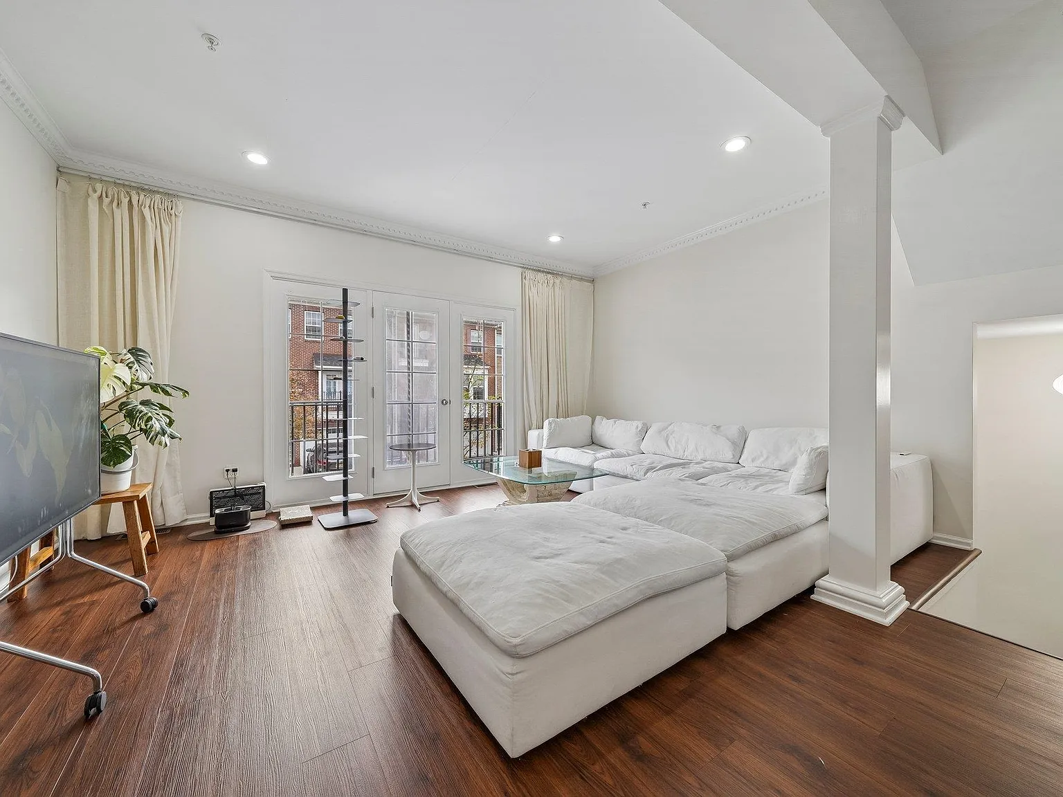 Creekside Court — Photo 4