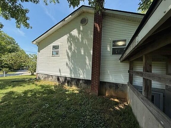 3rd image of 3824 Hickory Nut Rd