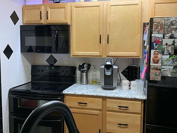 5th image of 38 Meadow Ln