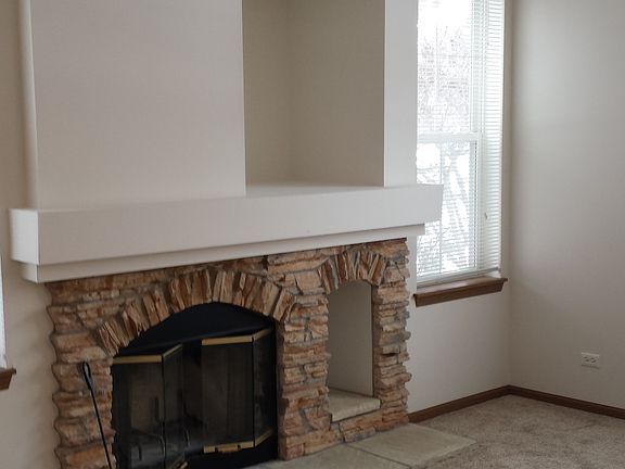 Fireplace with niche