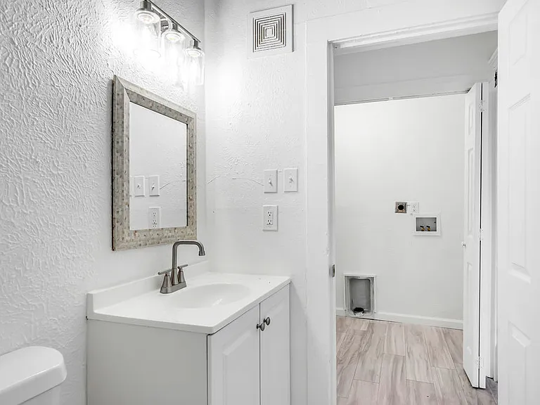 526 W Munson St #1 — Photo 11