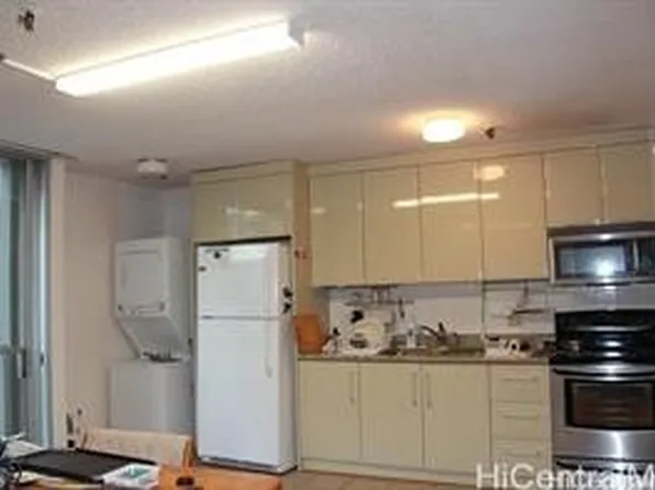 1226 Alexander St APT 607, Honolulu, HI 96826