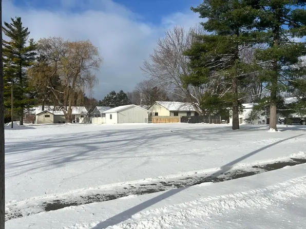4909 Meyers St, Midland, MI 48640