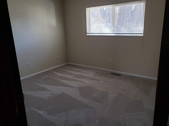 Upstairs Bedroom 1 - new carpet
