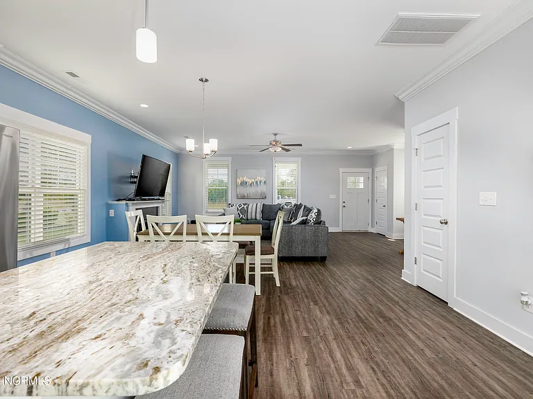 314 Holbrook Ln — Photo 13