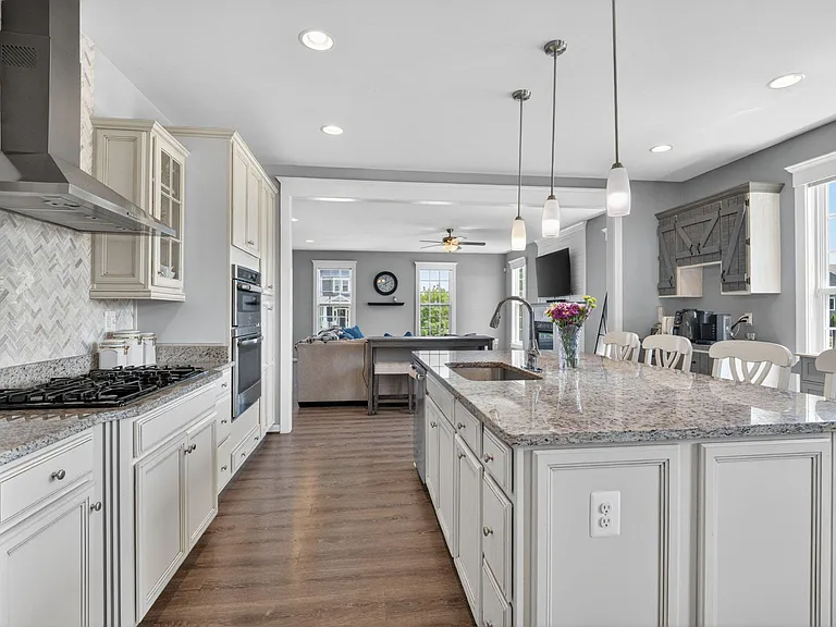980 Basswood Dr — Photo 14