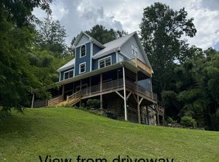 22 Pear Tree Ln, Leicester, NC 28748