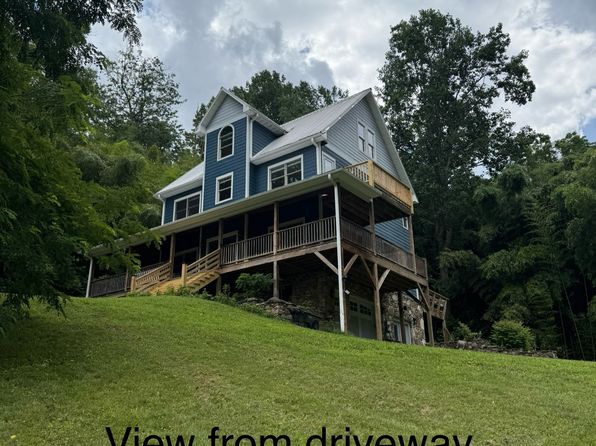 22 Pear Tree Ln
