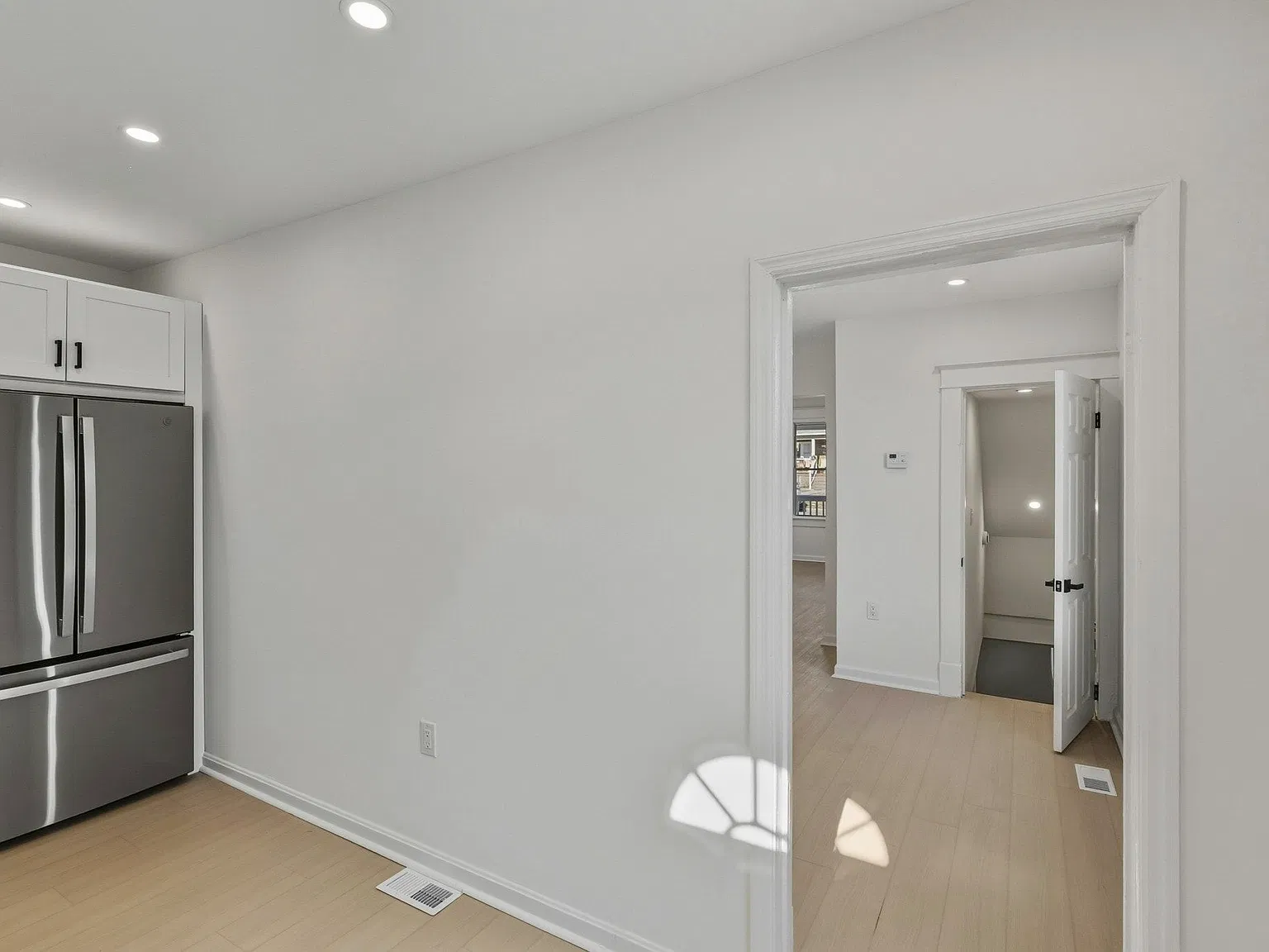 3 bed, 1.5 bath, 1024 sqft, $2,175 — Photo 4