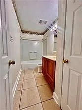 3 bed, 2.0 bath, 1090 sqft, $1,600 — Photo 4