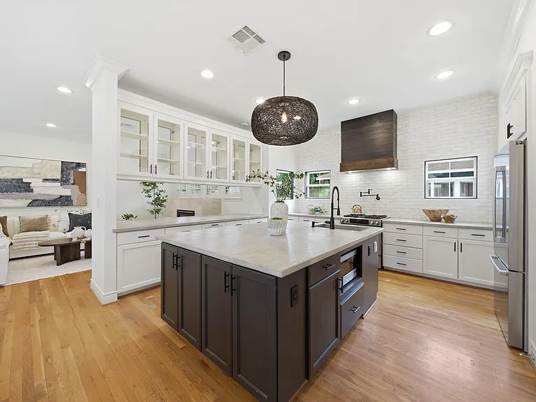 3118 Morrison St — Photo 9