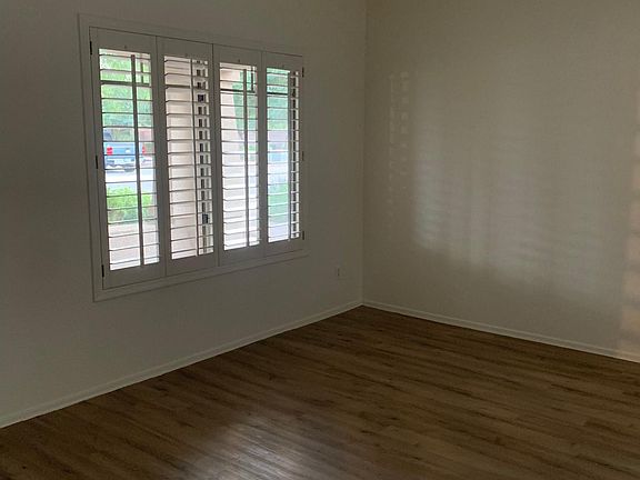 4th image of 1116 E Carob Dr