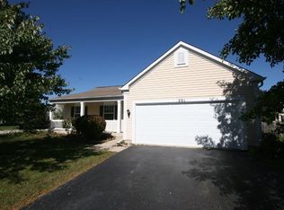 201 Prairie Ridge Dr, Woodstock, IL 60098