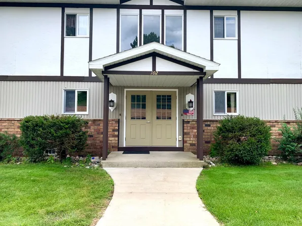 102B Village Place Dr, Roscommon, MI 48653