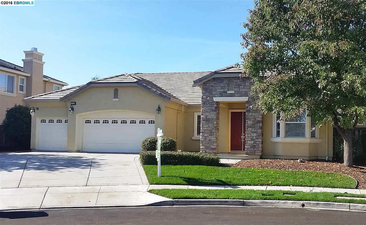 2104 Roper Cir photo 1