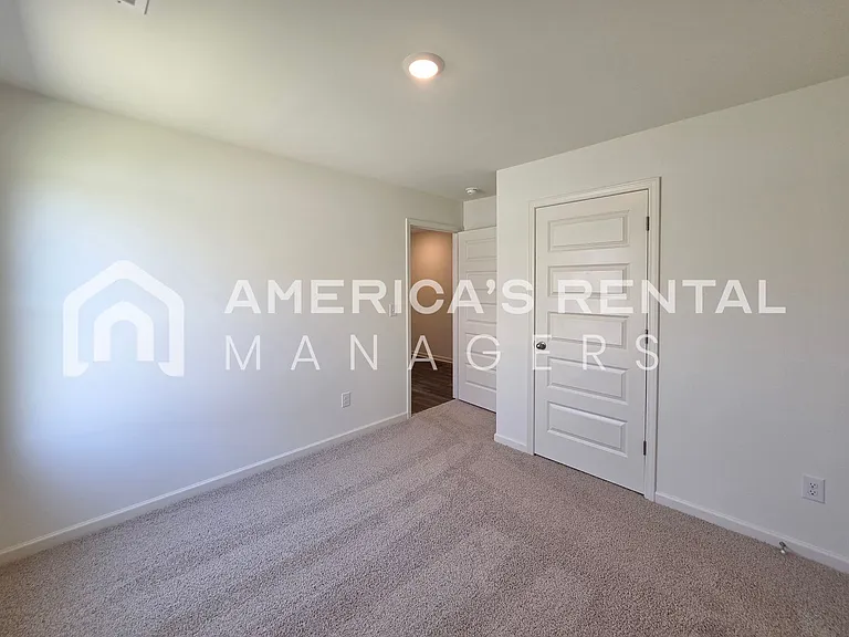 324 Oakmont Cir — Photo 15