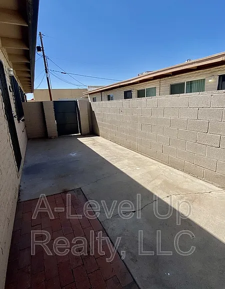 1838 S Rosemont Ave — Photo 16