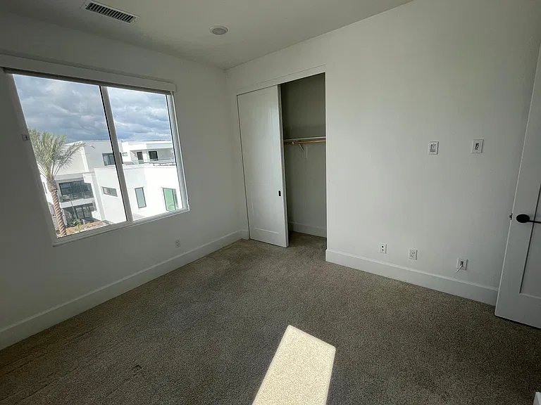 Bedroom 4 Closet