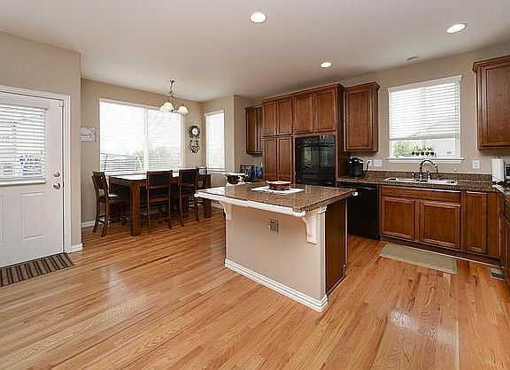 Double ovens and gas cooktop