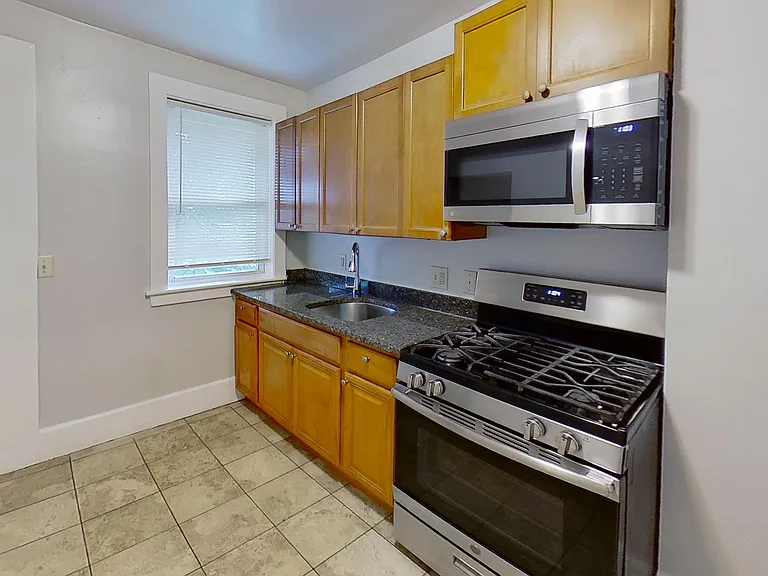 192 Adams St #3 — Photo 2