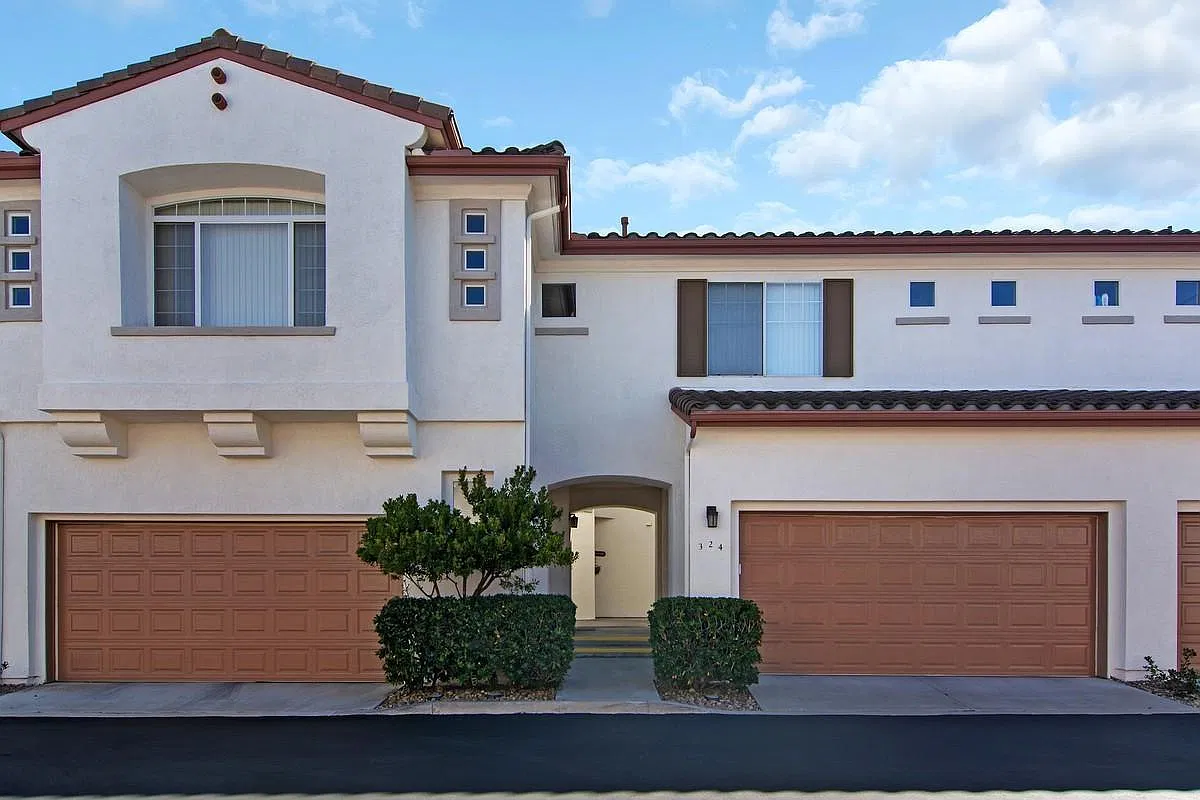 3 bed, 2.5 bath, 1568 sqft, $3,895 — Photo 1