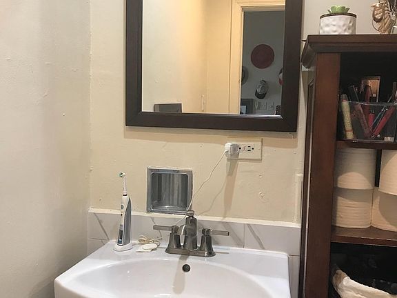 3rd image of 1137 W Belmont Ave APT 3B