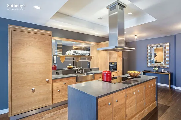 Sold by Sotheby's International Realty | media 4