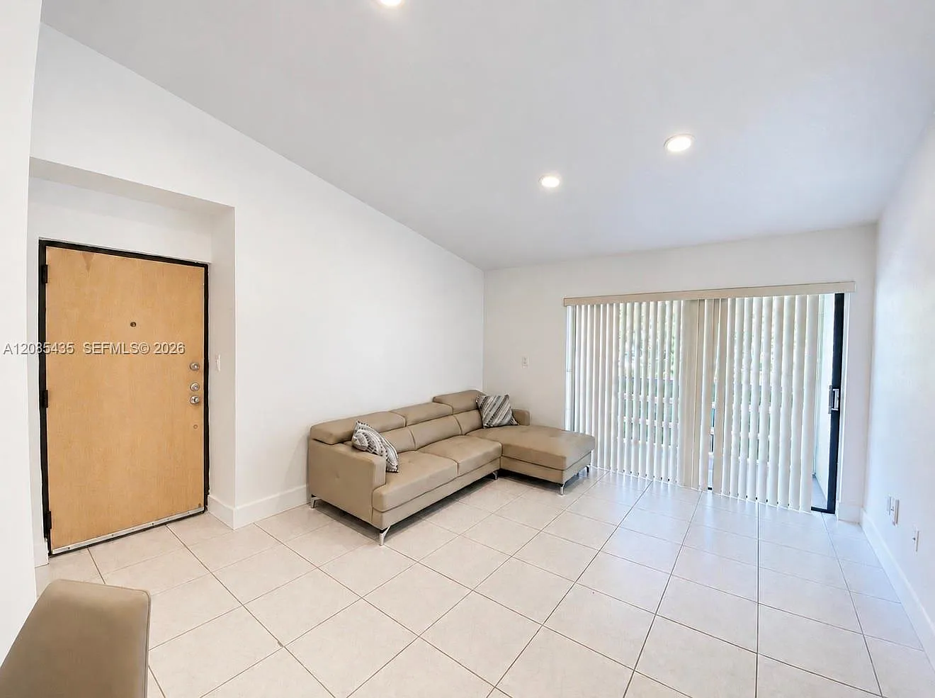Kenland Walk Condo Iv — Photo 4
