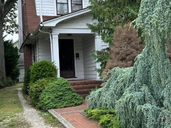 55 Lenox Avenue, Lynbrook, NY 11563