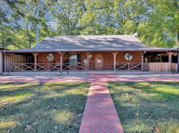 205 Susan St, Zavalla, TX 75980
