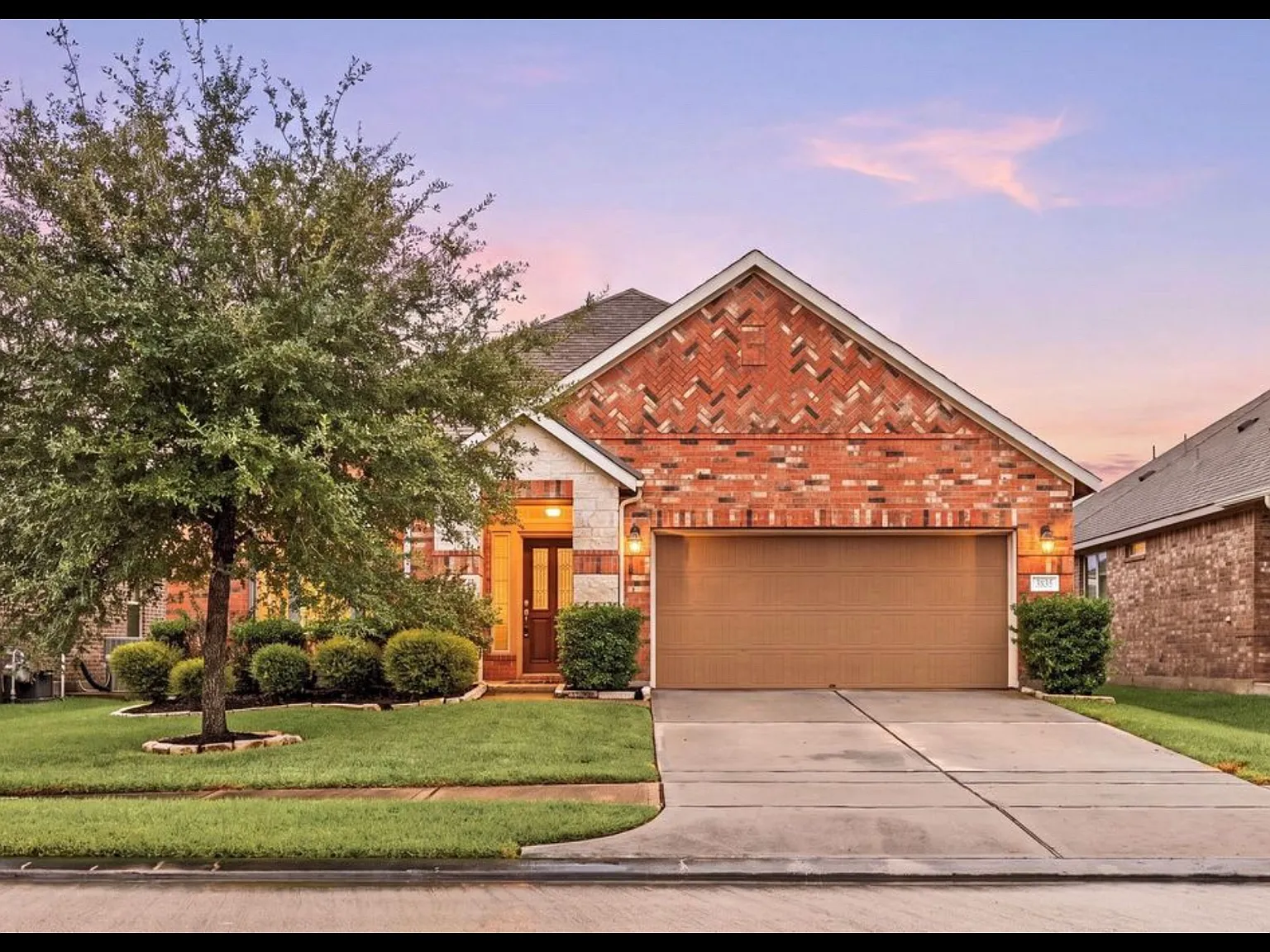 3 bed, 2.5 bath, 2090 sqft, $2,224 — Photo 1