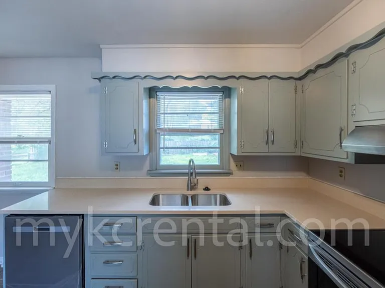 9108 W 95th St — Photo 3