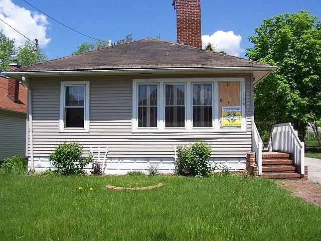 128 Townsend Ave photo 1