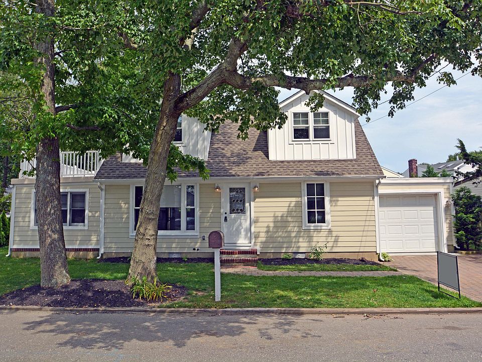 1st image of 28 Lagoon Dr E