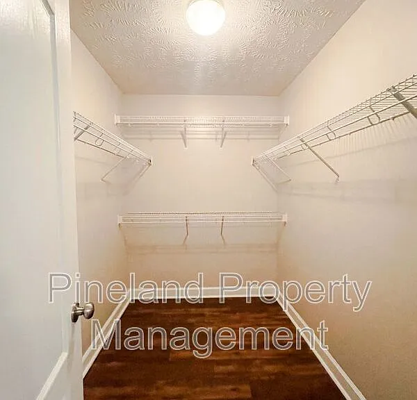 1621 Kershaw Loop — Photo 12