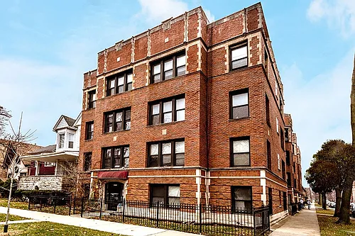 6904-6906 S Cregier Ave 1745-1757 E 69th St Chicago, IL 60649 Photo 1