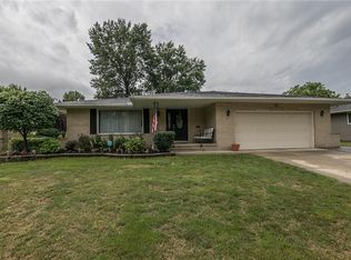2760 Belmont Dr, Seven Hills, OH 44131