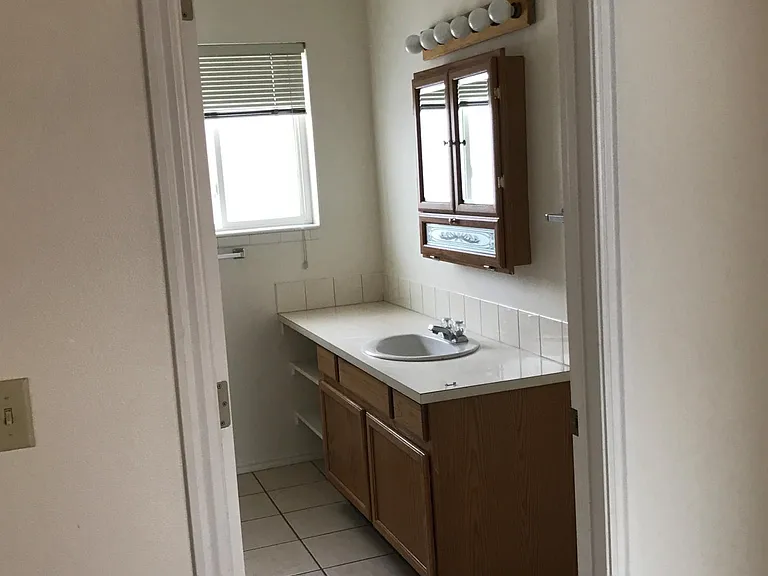 480 W Carter St — Photo 8