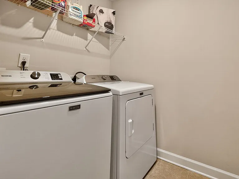 216 Telford Dr — Photo 8